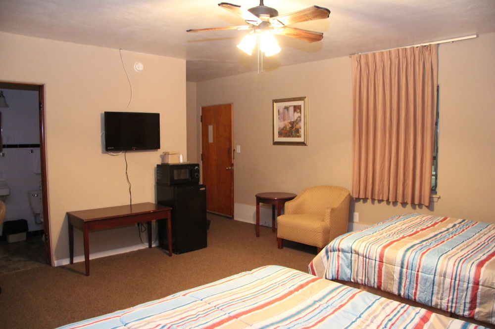 Green Acres Hotel Pittsfield ภายนอก รูปภาพ