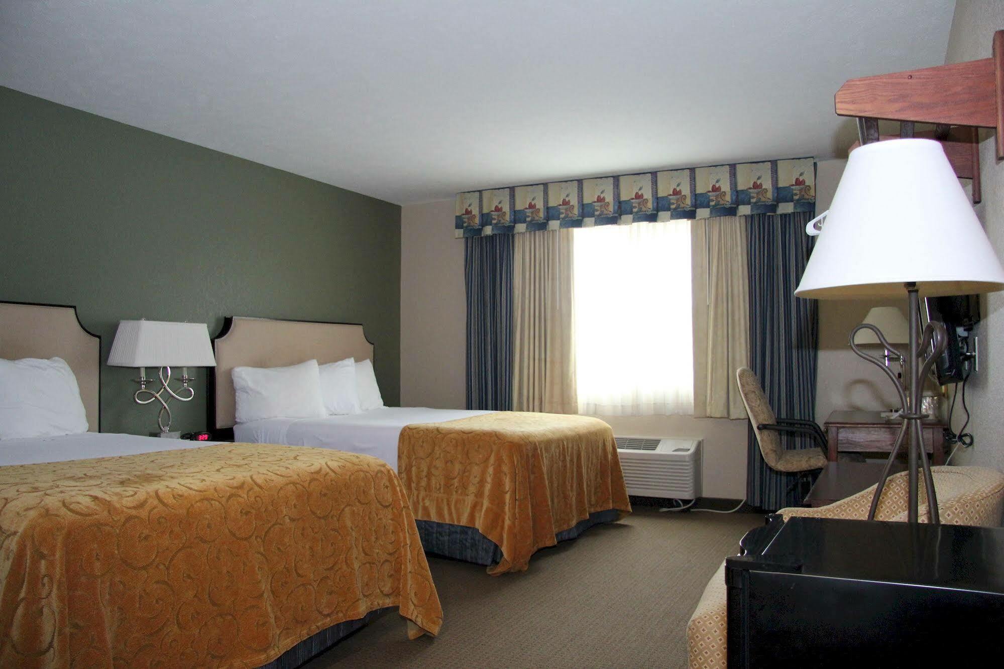 Green Acres Hotel Pittsfield ภายนอก รูปภาพ