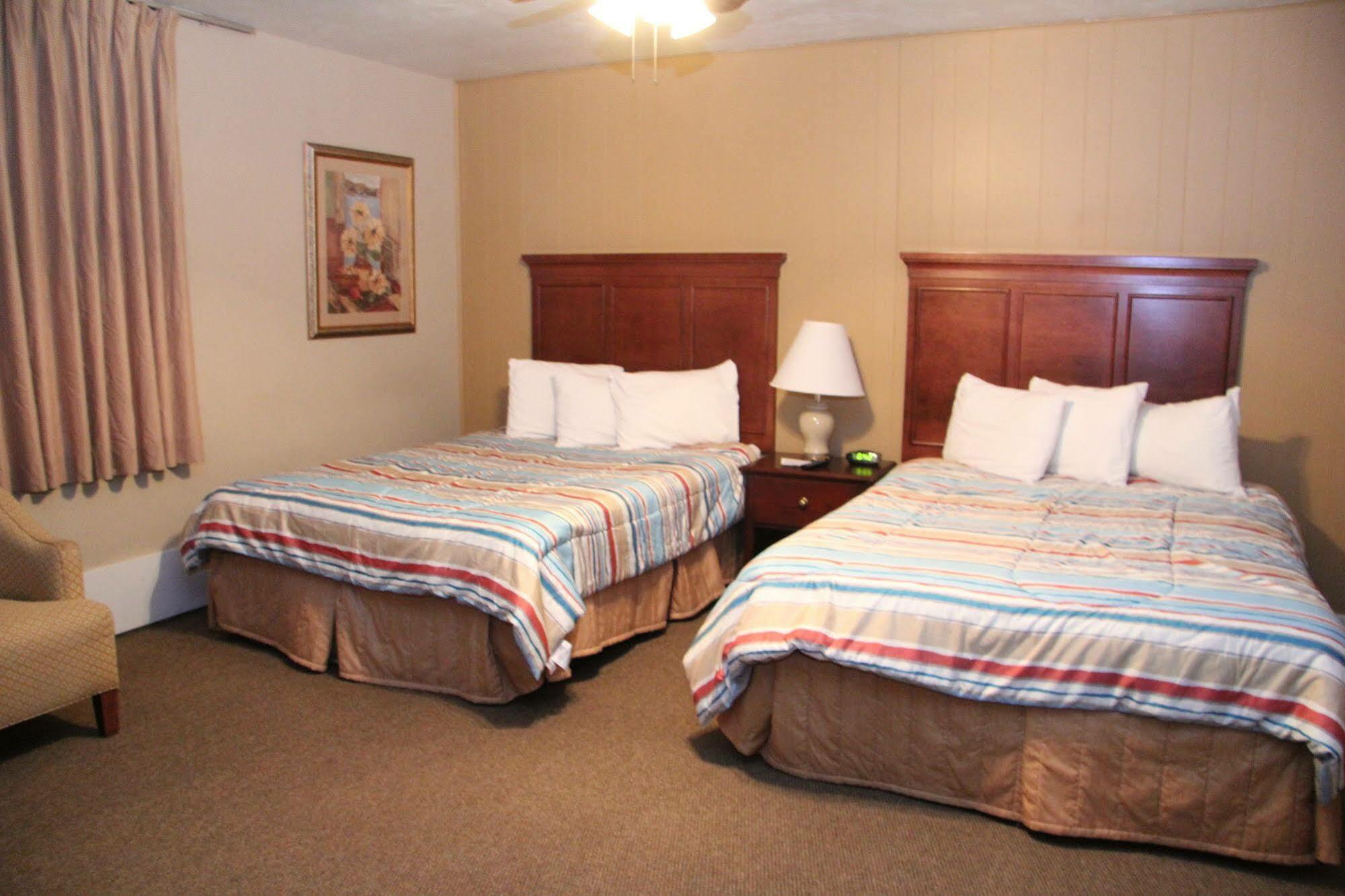 Green Acres Hotel Pittsfield ภายนอก รูปภาพ