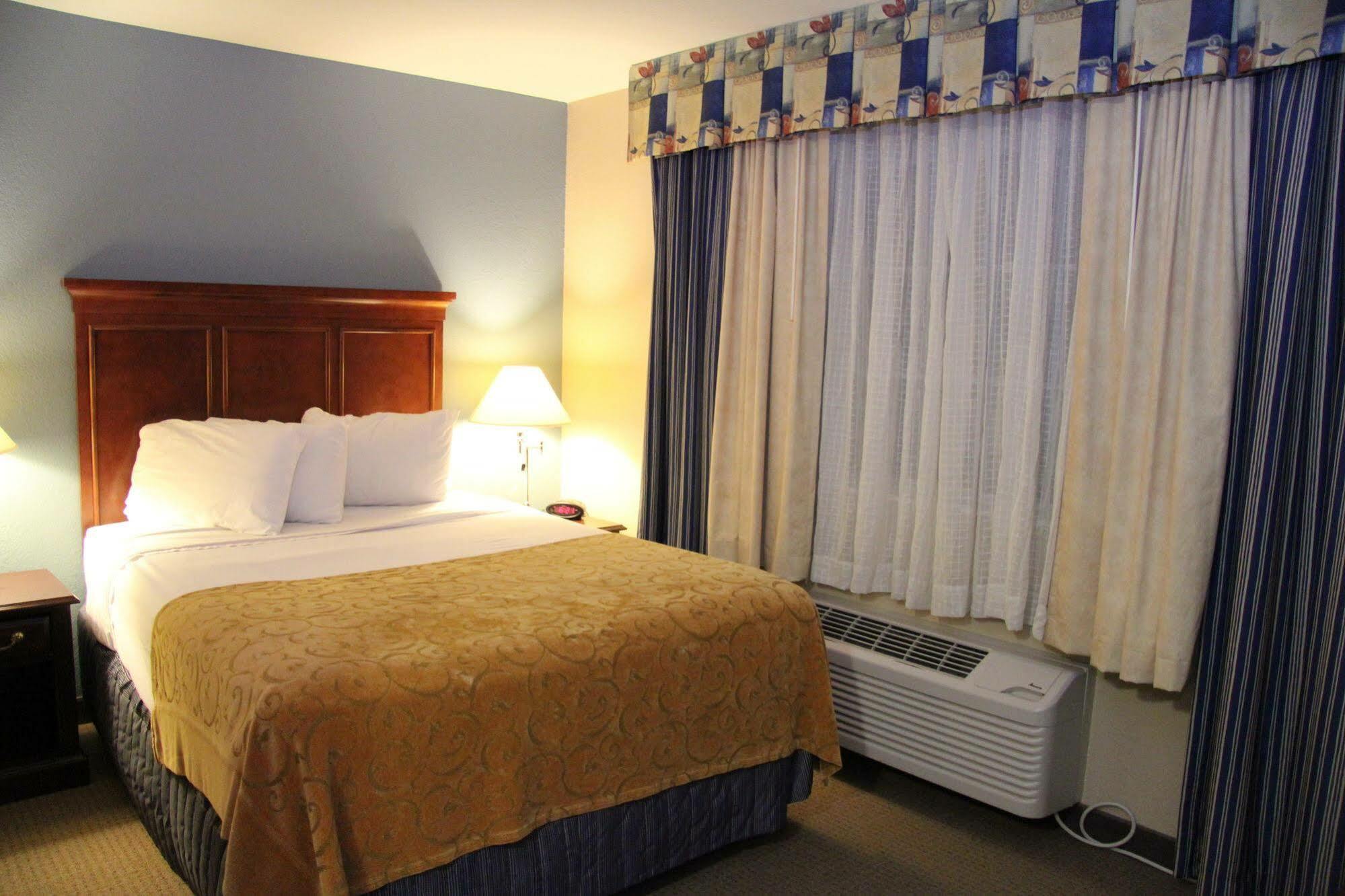 Green Acres Hotel Pittsfield ภายนอก รูปภาพ