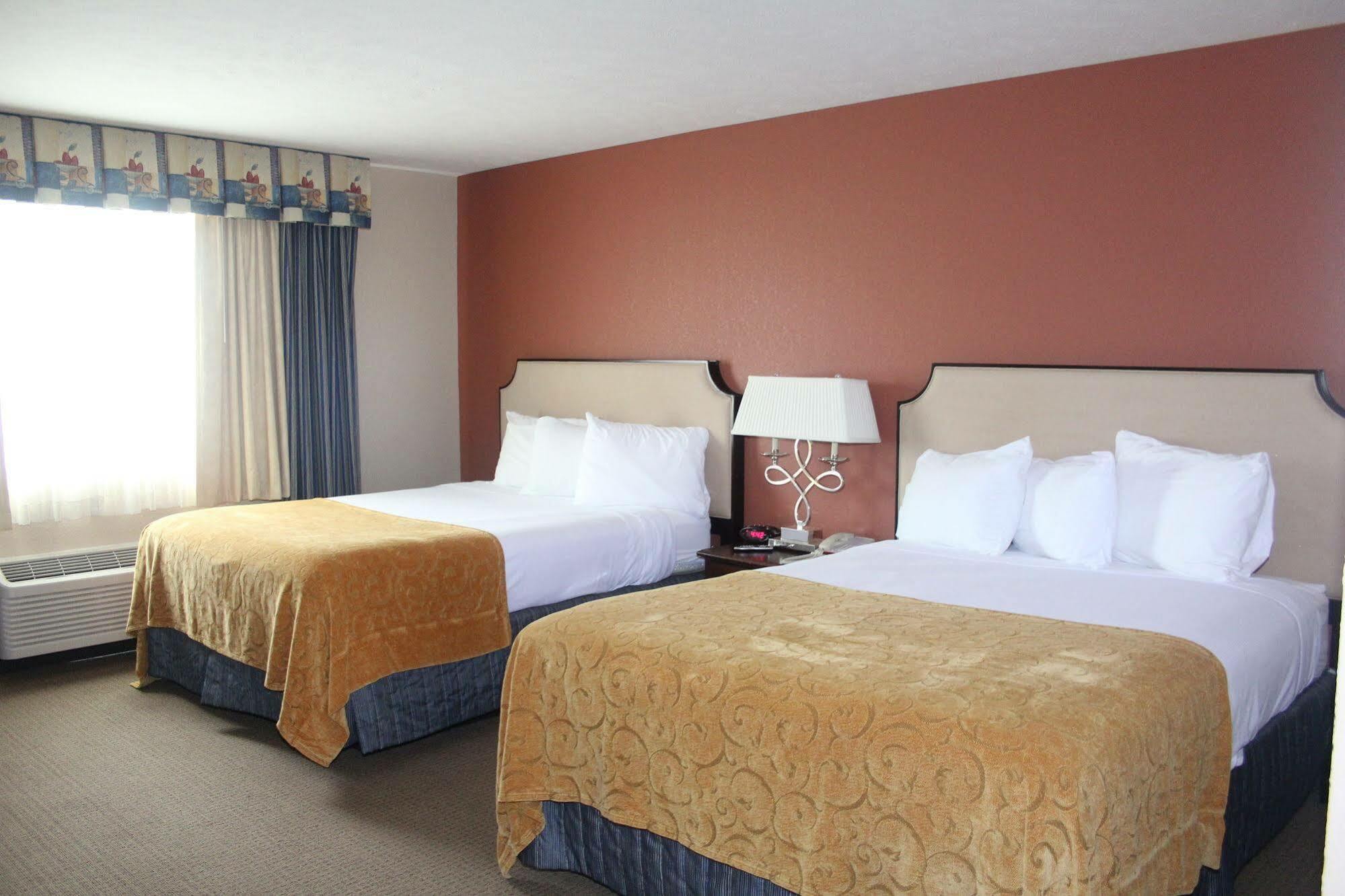 Green Acres Hotel Pittsfield ภายนอก รูปภาพ
