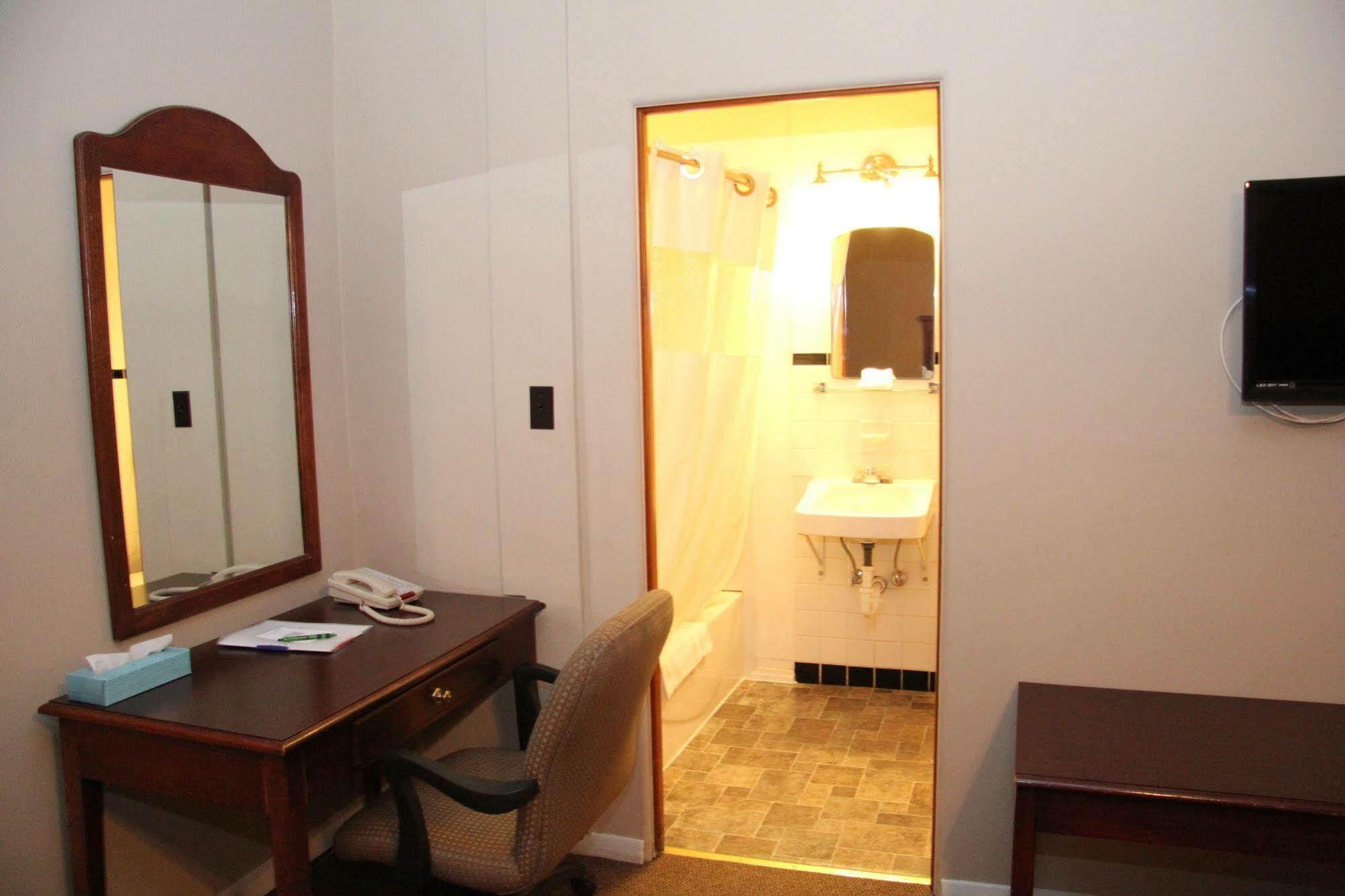 Green Acres Hotel Pittsfield ภายนอก รูปภาพ