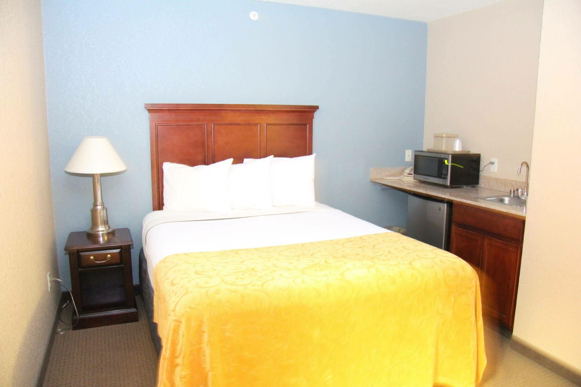 Green Acres Hotel Pittsfield ภายนอก รูปภาพ